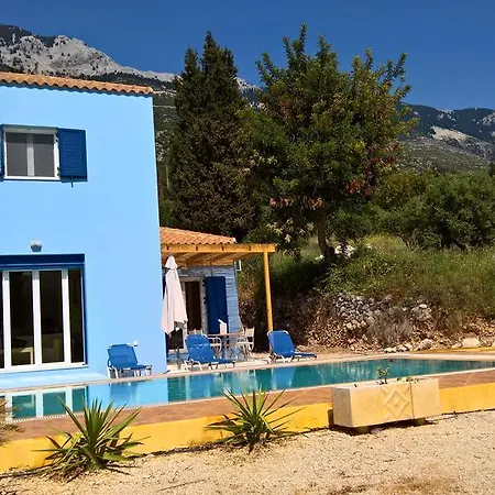 Petroula Vila Valsamata
