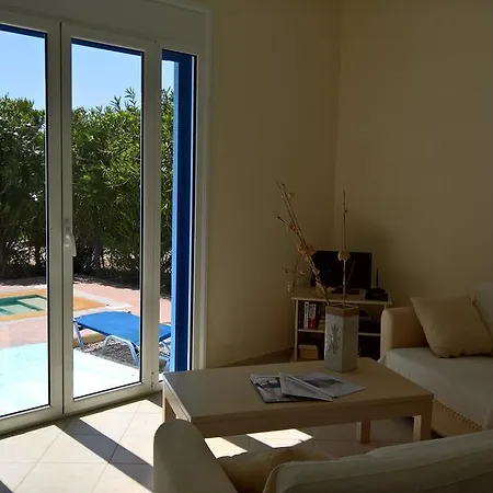 Petroula Vila Valsamata